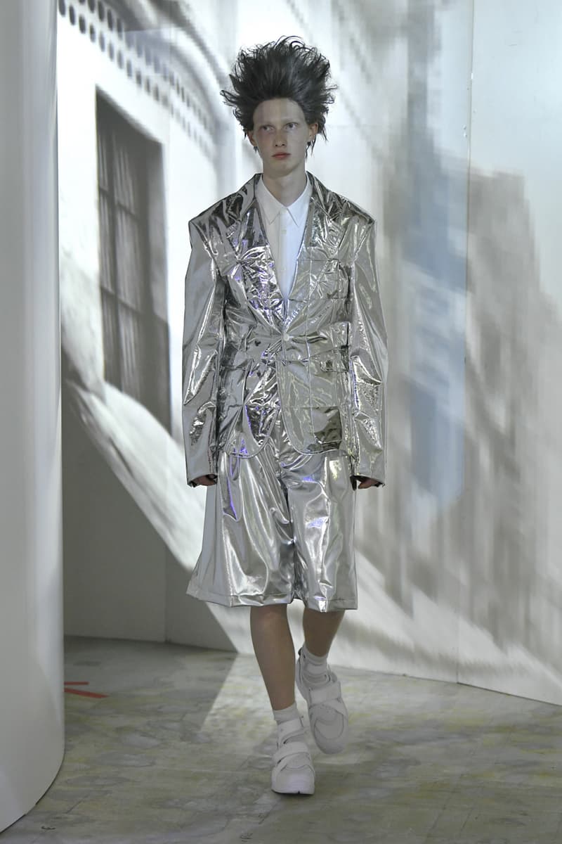 꼼데가르송 옴므 플러스 2021 SS 컬렉션에 포함된 나이키 협업 카니보어의 모습은?, 협업 스니커, 레이 가와쿠보