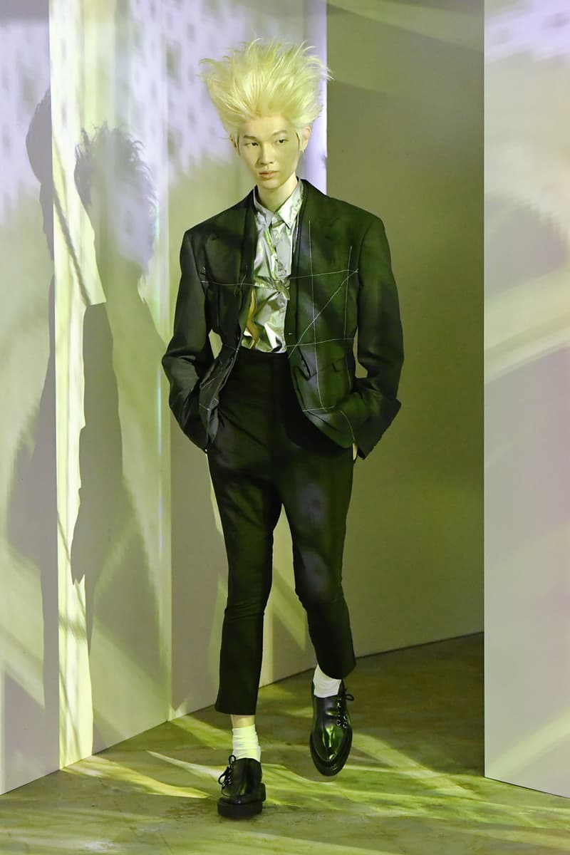 꼼데가르송 옴므 플러스 2021 SS 컬렉션에 포함된 나이키 협업 카니보어의 모습은?, 협업 스니커, 레이 가와쿠보