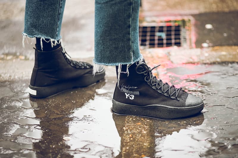 장마철 ‘꿀팁’, 비에 젖은 스니커 빨리 말리는 방법 3가지