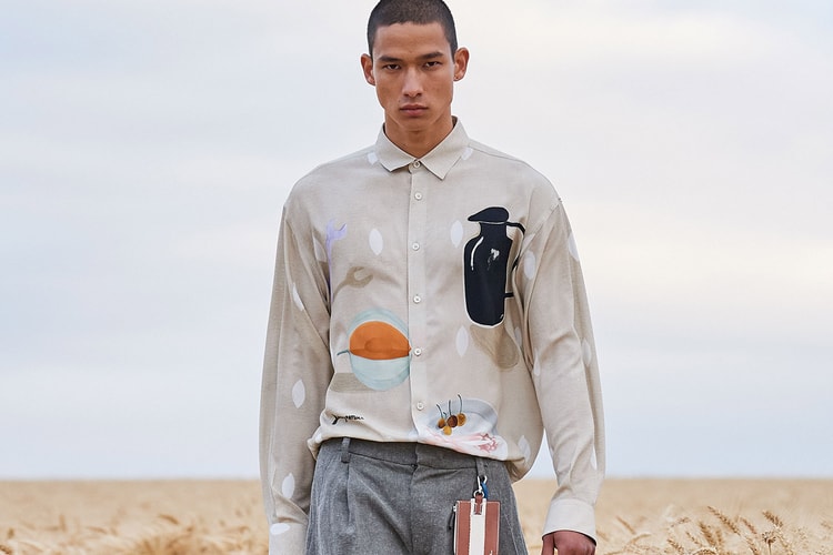 황금빛 평원을 가로지르는, 자크뮈스 2021 SS 컬렉션 런웨이 무대 공개