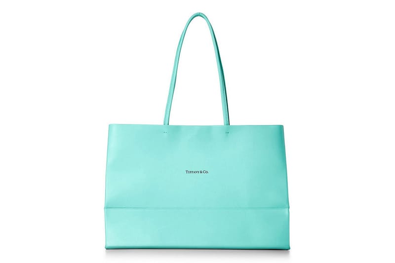 티파니앤코의 쇼핑백이 프리미엄 레더 토트백으로 재탄생됐다