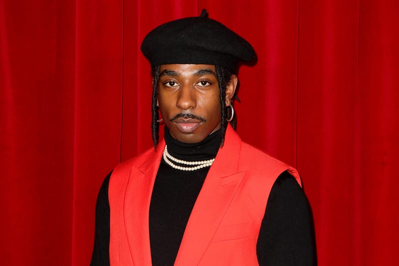 2020년 가장 인기 있는 남성 액세서리 아이템에 '진주'가 선정됐다