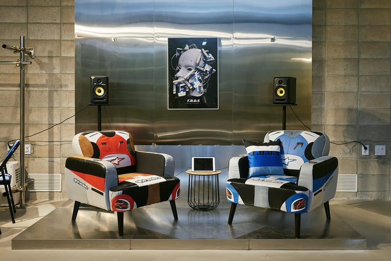 레이싱 재킷으로 재창조된 가구들, 윤경덕의 ‘프로젝트 성수’ 개인전