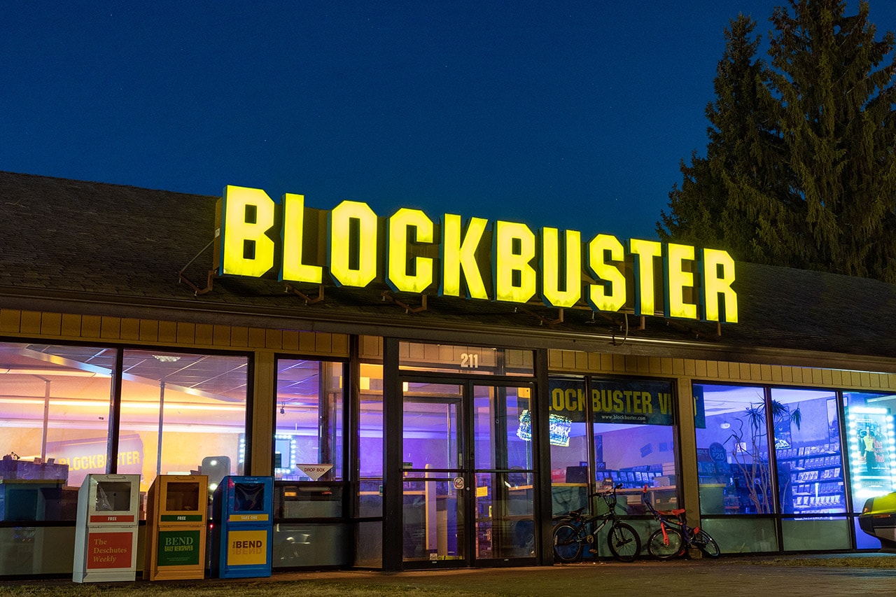 전 세계 마지막 남은 추억의 비디오 가게 '블록버스터', 에어비앤비에 등판했다
