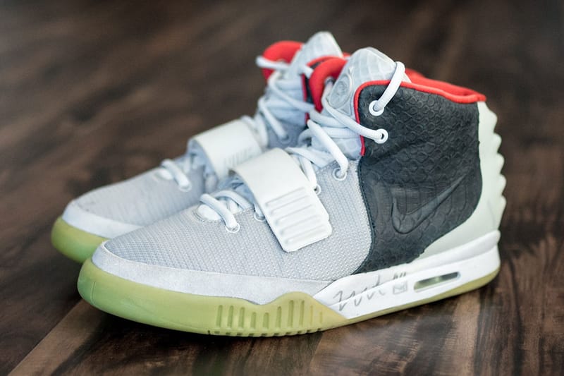 칸예 웨스트 x 나이키의 미발표작, 에어 이지 2 '미스매치' 실물이 공개됐다