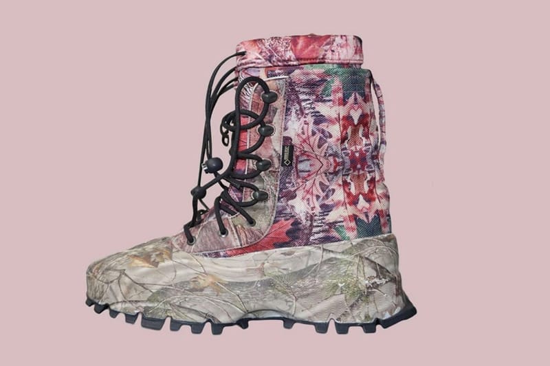 다시 모습을 드러낸 미출시 샘플, 이지 1050 부츠