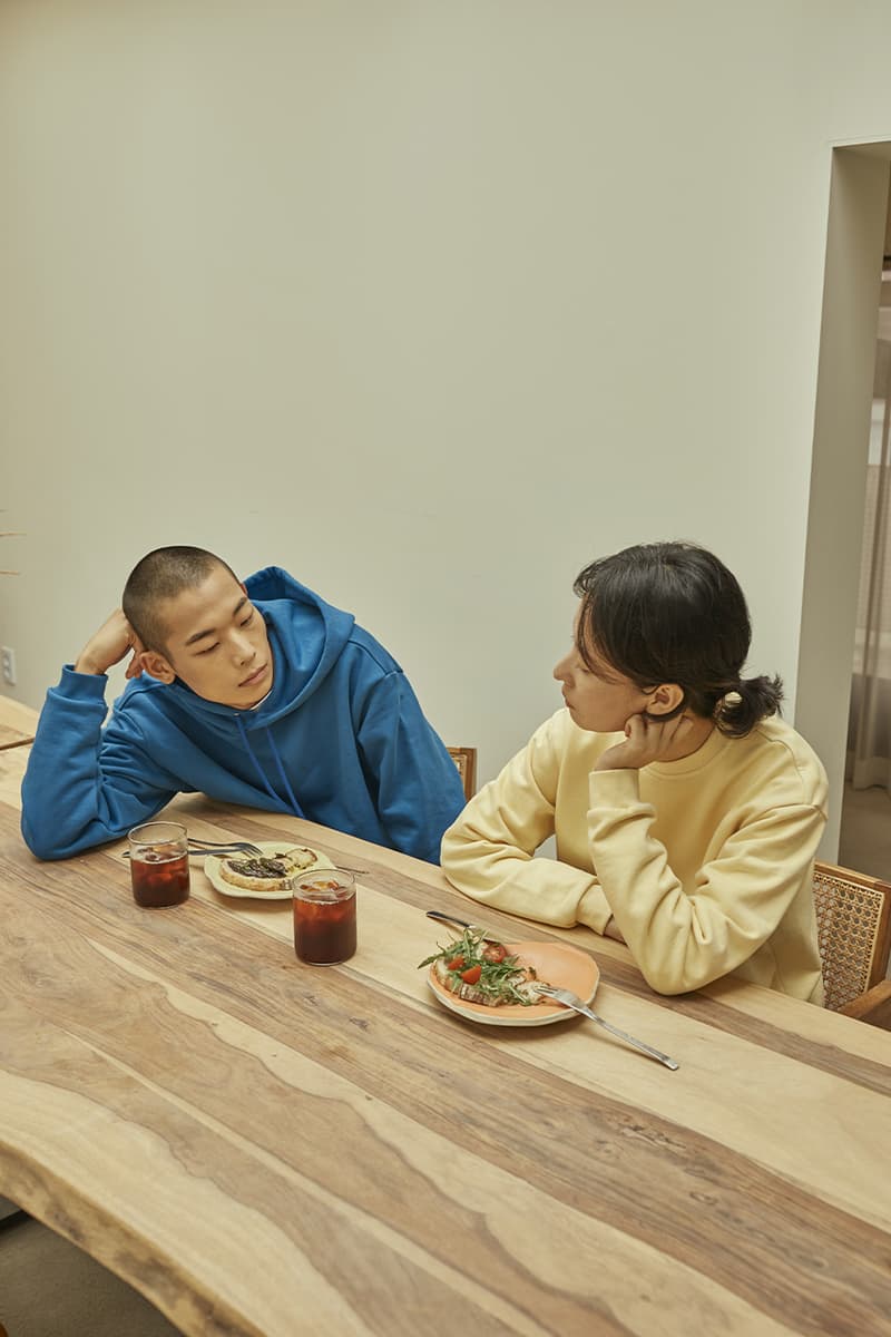 에이카 화이트, 2020 FW 프리미엄 베이직 컬렉션 룩북 ‘Portrait of a Day’ 공개, 강원도 고성, 데이트 코스, 연인룩, 커플룩, 남친룩, 스웨트셔츠, 스웨트팬츠