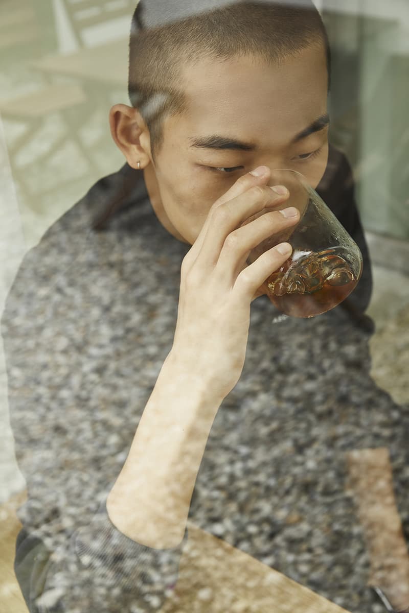 에이카 화이트, 2020 FW 프리미엄 베이직 컬렉션 룩북 ‘Portrait of a Day’ 공개, 강원도 고성, 데이트 코스, 연인룩, 커플룩, 남친룩, 스웨트셔츠, 스웨트팬츠