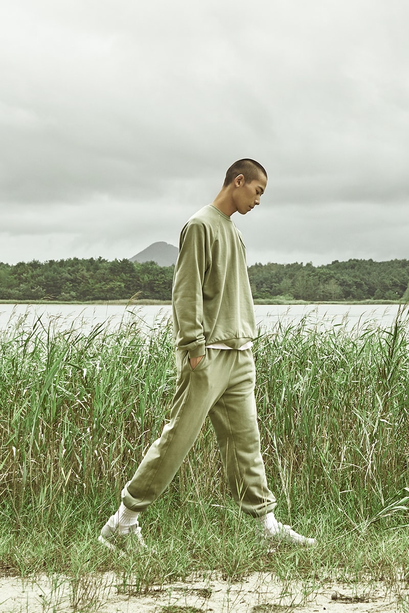 에이카 화이트, 2020 FW 프리미엄 베이직 컬렉션 룩북 ‘Portrait of a Day’ 공개, 강원도 고성, 데이트 코스, 연인룩, 커플룩, 남친룩, 스웨트셔츠, 스웨트팬츠