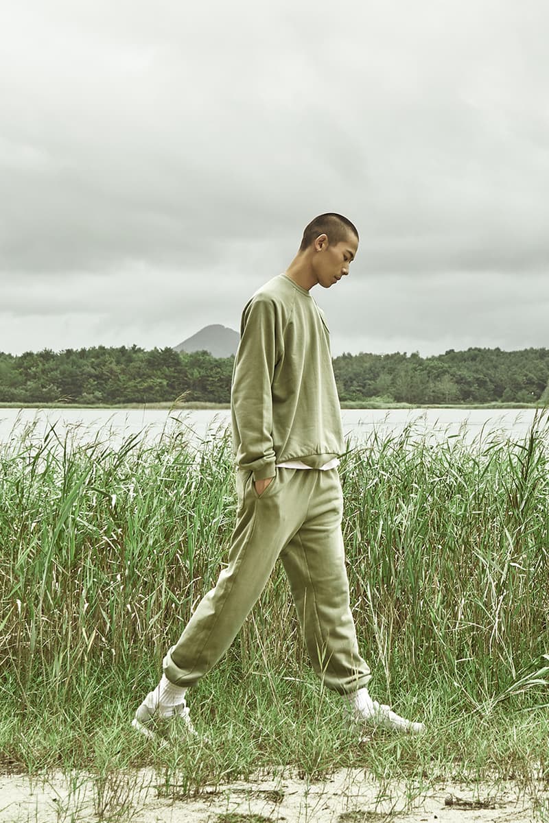 에이카 화이트, 2020 FW 프리미엄 베이직 컬렉션 룩북 ‘Portrait of a Day’ 공개, 강원도 고성, 데이트 코스, 연인룩, 커플룩, 남친룩, 스웨트셔츠, 스웨트팬츠