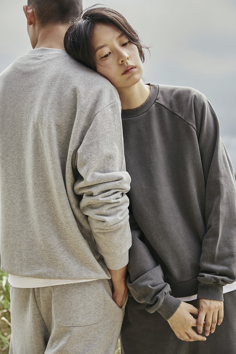 에이카 화이트, 2020 FW 프리미엄 베이직 컬렉션 룩북 ‘Portrait of a Day’ 공개, 강원도 고성, 데이트 코스, 연인룩, 커플룩, 남친룩, 스웨트셔츠, 스웨트팬츠