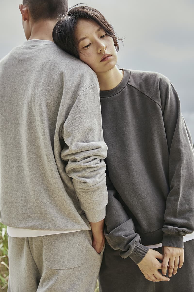 에이카 화이트, 2020 FW 프리미엄 베이직 컬렉션 룩북 ‘Portrait of a Day’ 공개, 강원도 고성, 데이트 코스, 연인룩, 커플룩, 남친룩, 스웨트셔츠, 스웨트팬츠