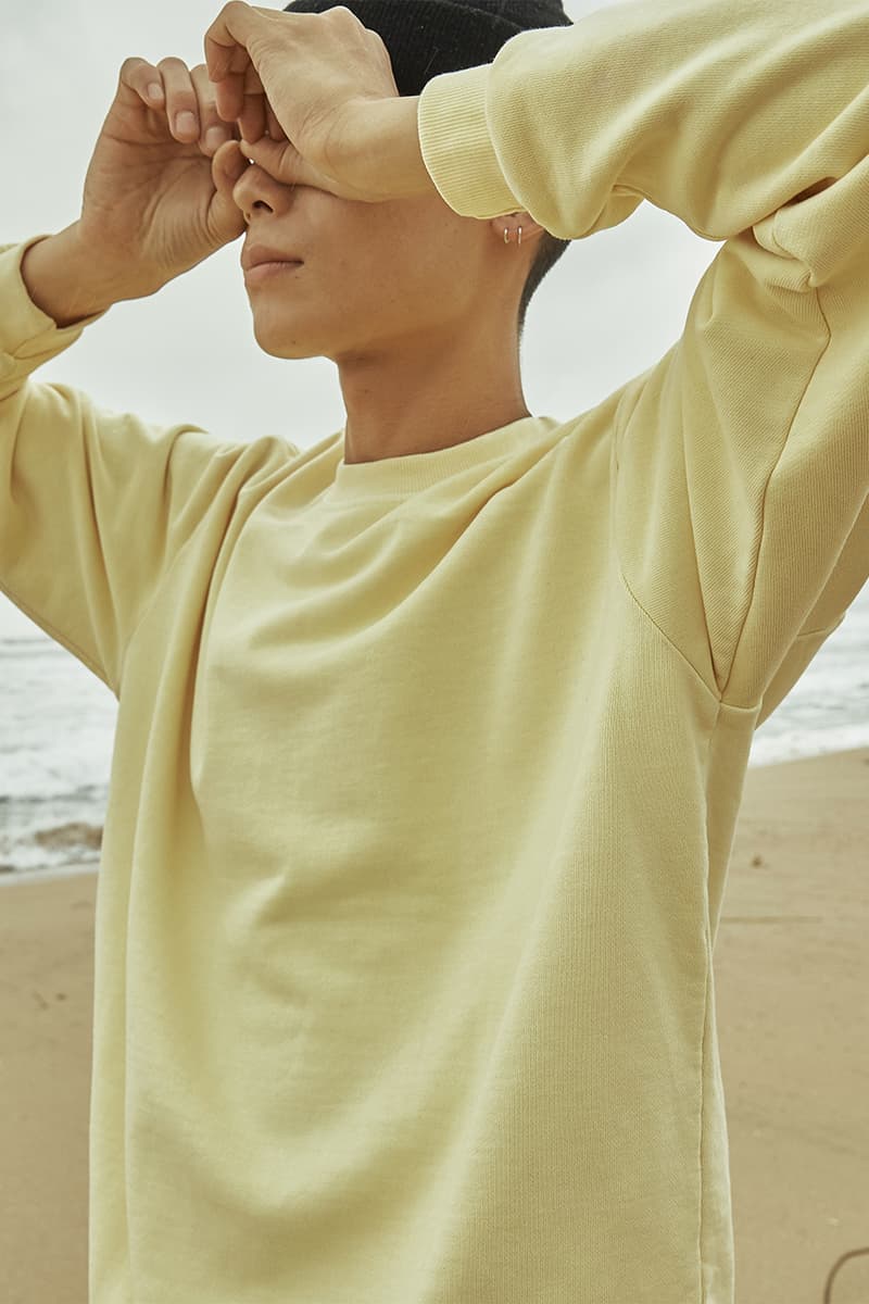 에이카 화이트, 2020 FW 프리미엄 베이직 컬렉션 룩북 ‘Portrait of a Day’ 공개, 강원도 고성, 데이트 코스, 연인룩, 커플룩, 남친룩, 스웨트셔츠, 스웨트팬츠