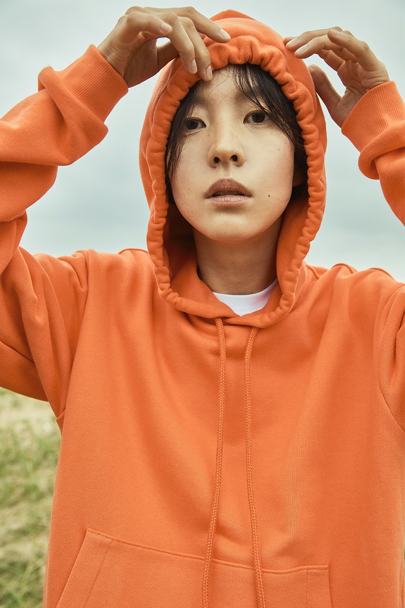 에이카 화이트, 2020 FW 프리미엄 베이직 컬렉션 룩북 ‘Portrait of a Day’ 공개, 강원도 고성, 데이트 코스, 연인룩, 커플룩, 남친룩, 스웨트셔츠, 스웨트팬츠
