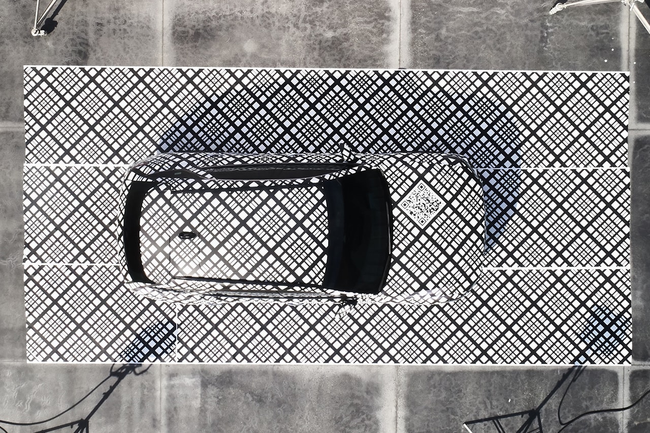 제네시스, 지-매트릭스 패턴으로 뒤덮인 GV70 최초 공개, 카무플라주, SUV, 현대자동차, 현대차, 현기차