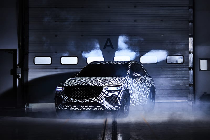 제네시스, 지-매트릭스 패턴으로 뒤덮인 'GV70' 최초 공개