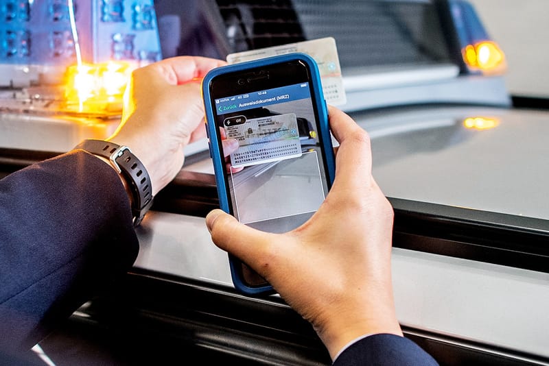 2021년부터 스마트폰에 주민등록증을 저장할 수 있다