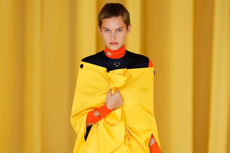 라프 시몬스의 첫 프라다 쇼에 대한 패션 업계 종사자들의 평가는?