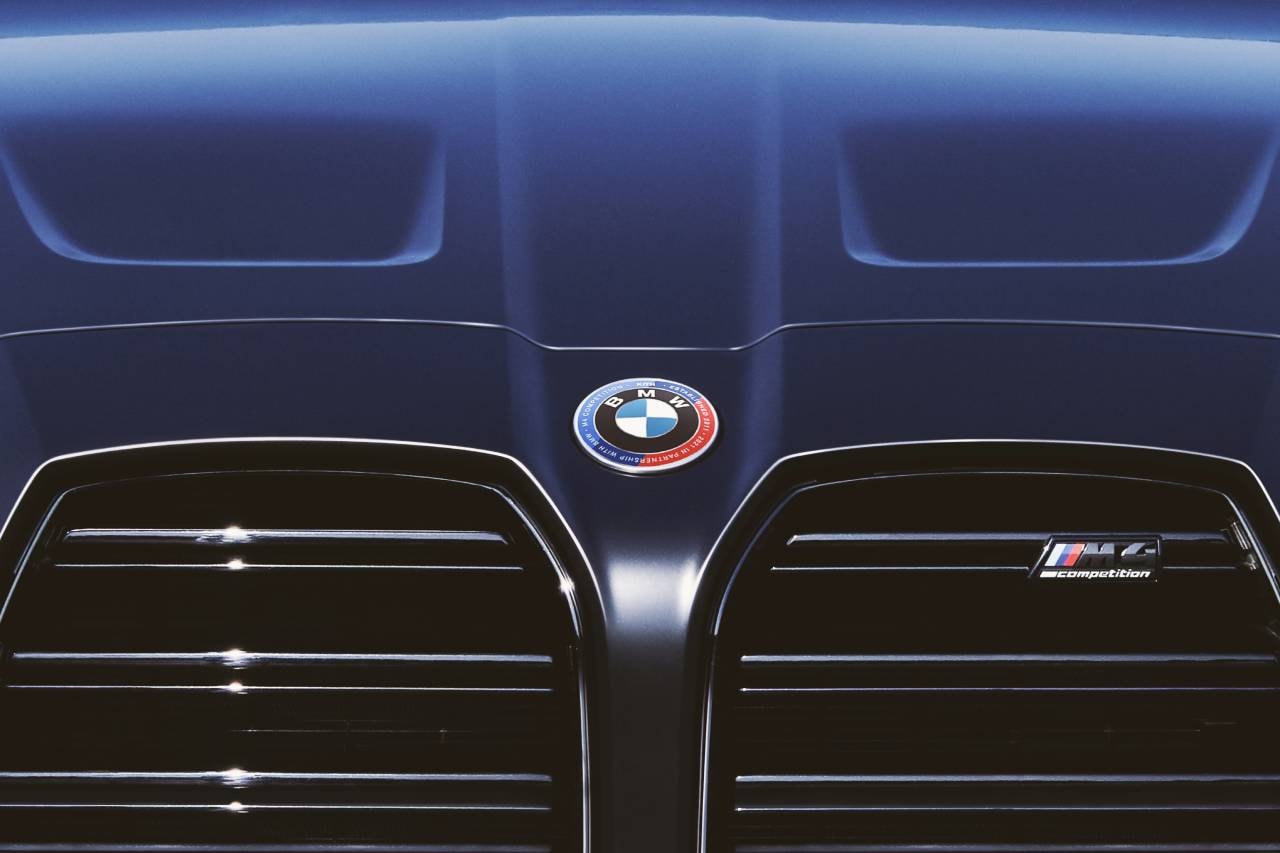 로니 피그가 재탄생시킨 키스 x BMW 'M4 컴페티션' 디자인 전체 공개, 협업 한정판 자동차