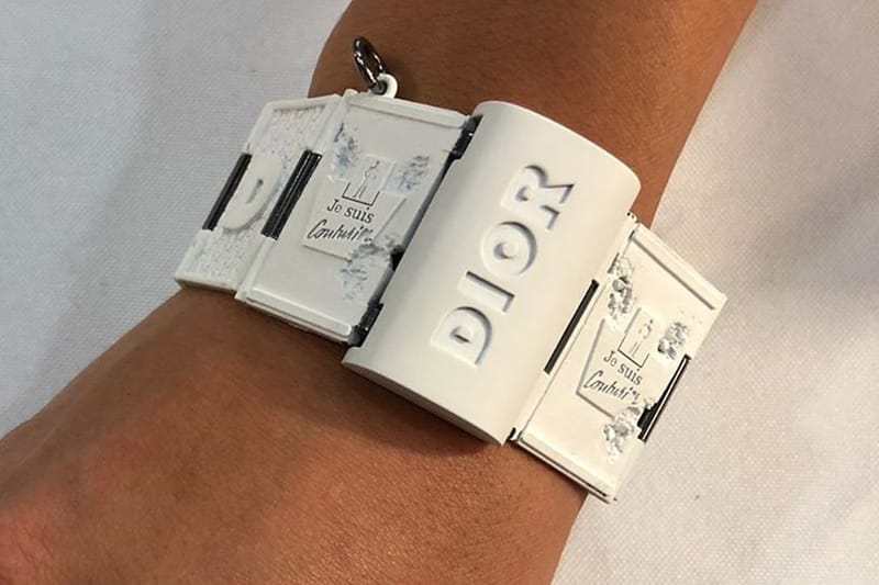 다니엘 아샴이 인스타그램에 공개한 미출시 디올 협업 액세서리