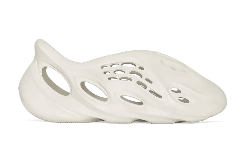 칸예 웨스트, 이지 폼 러너를 20 달러에 재출시한다?