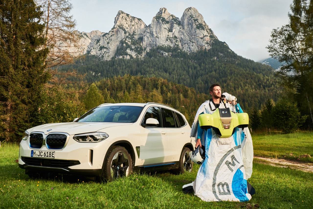BMW, 약 20마력의 전기 모터 탑재한 윙수트 공개, 전기차