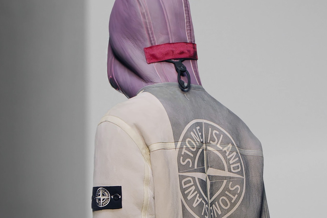 스톤 아일랜드, 수작업 페인팅으로 완성한 양가죽 후디 재킷 출시, 나침반 로고