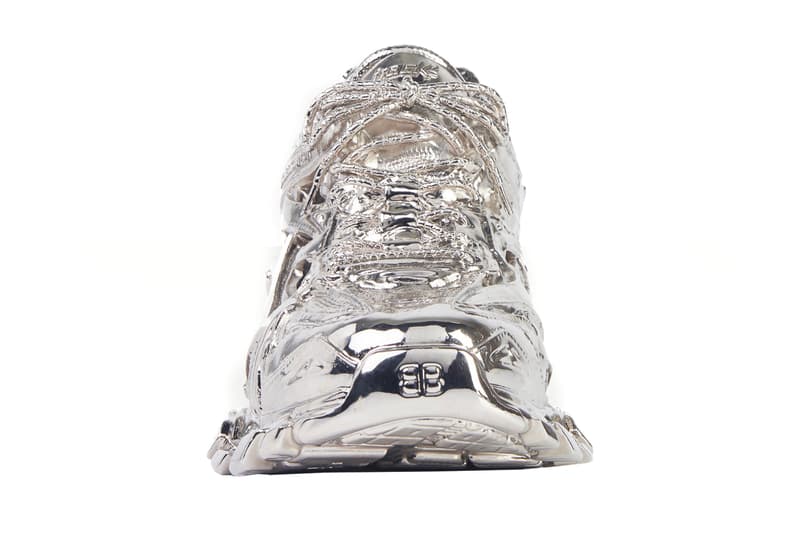 발렌시아가 ‘트랙 2’ 동상 출시, 뎀나 바잘리아, 단돈 7백88만 원, 은빛으로 빛나는, 장식품, 럭셔리, 명품