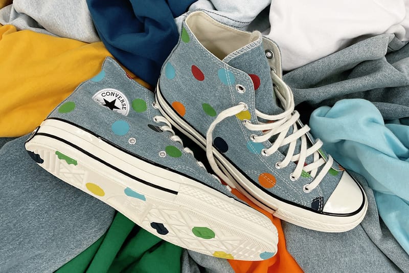 어퍼부터 아웃솔까지 폴카 도트로 감싼, 컨버스와 골프 왕의 새 협업 척 70