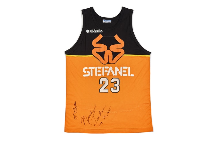 ‘섀터드 백보드’ 시리즈를 탄생시킨 마이클 조던의 전설적 경기 실착 유니폼이 경매에?