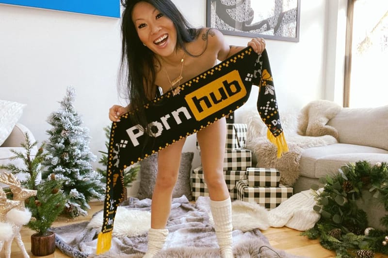 폰허브, 크리스마스 시즌 맞이 ‘XXXMAS’ 의류 컬렉션 출시