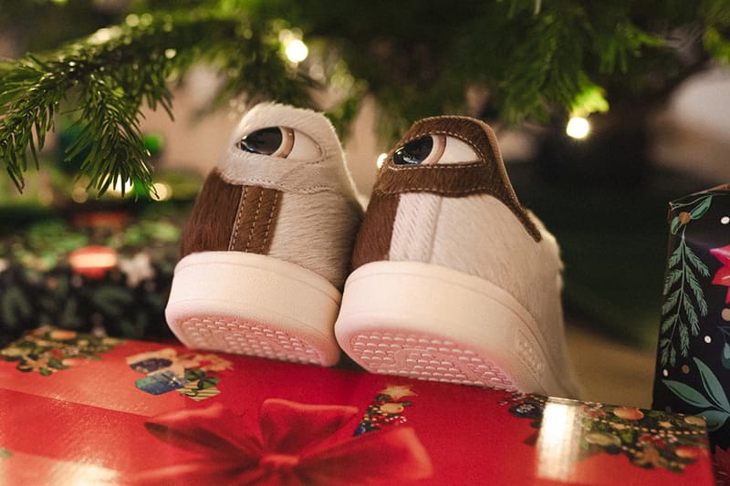 힐탭에 눈동자가 부착된, 아디다스 스탠 스미스 '크리스마스 몬스터' 출시