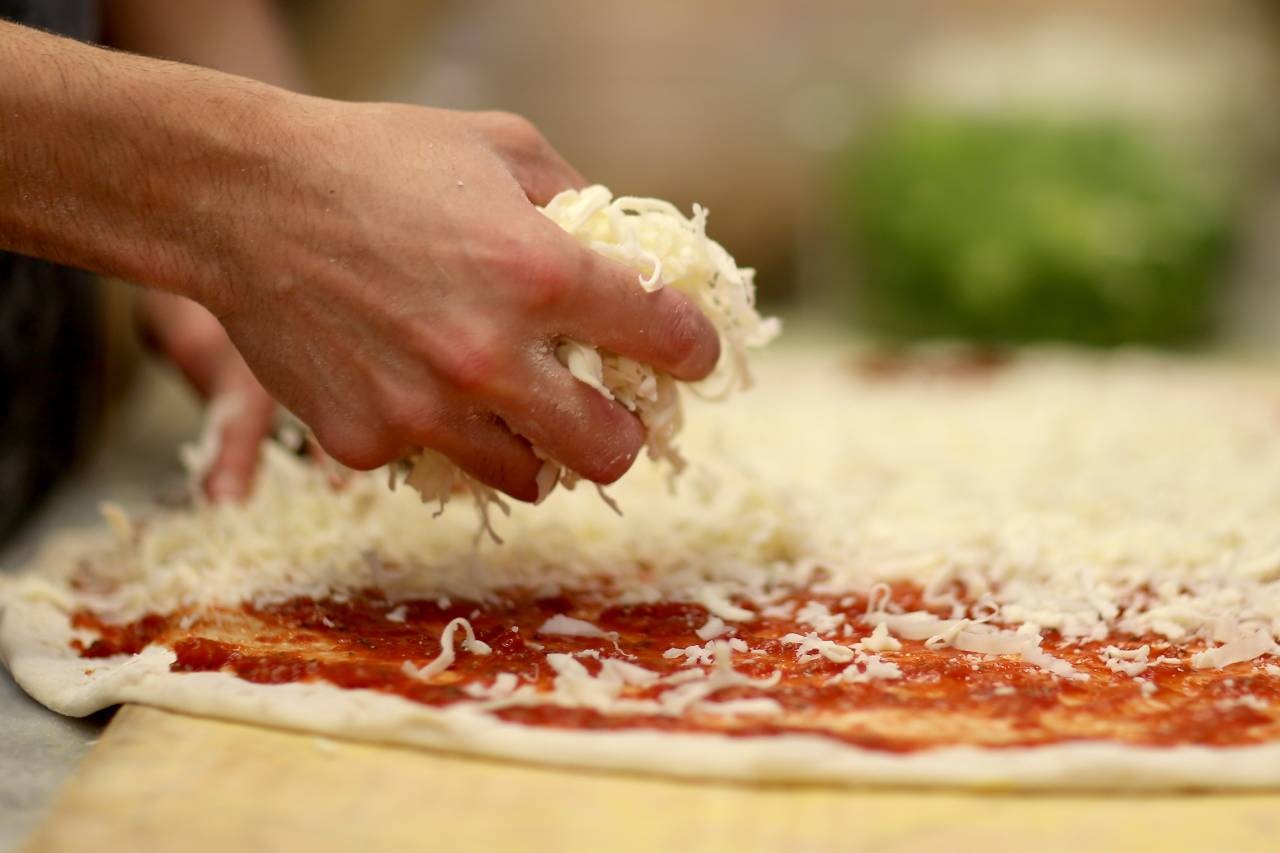 무려 ‘2백54가지 치즈를 넣은 피자’가 기네스북에 올랐다, FlorianOnAir, 음식 유튜버