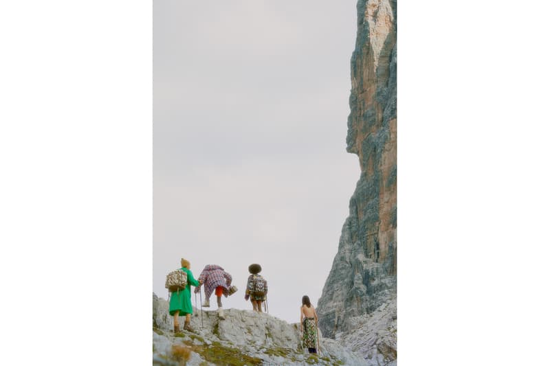 럭셔리와 아웃도어의 만남, 구찌 x 노스페이서 컬렉션 룩북 공개, 노페 패딩, 재킷, 봄버, 구찌 스니커, 지속가능한 패션, 재활용 소재, 에코닐