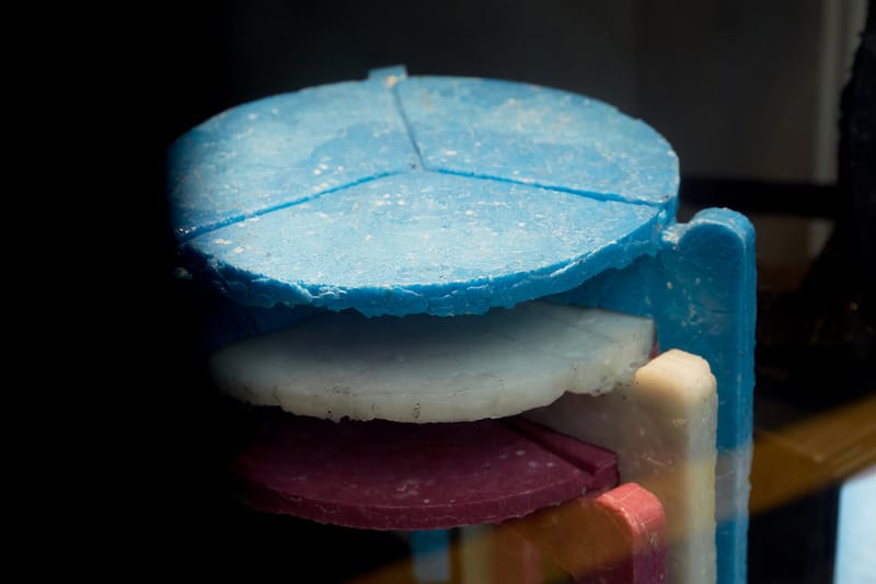 폐마스크를 의자로, 작가 김하늘이 이야기하는 전시 'Stack and Stack'