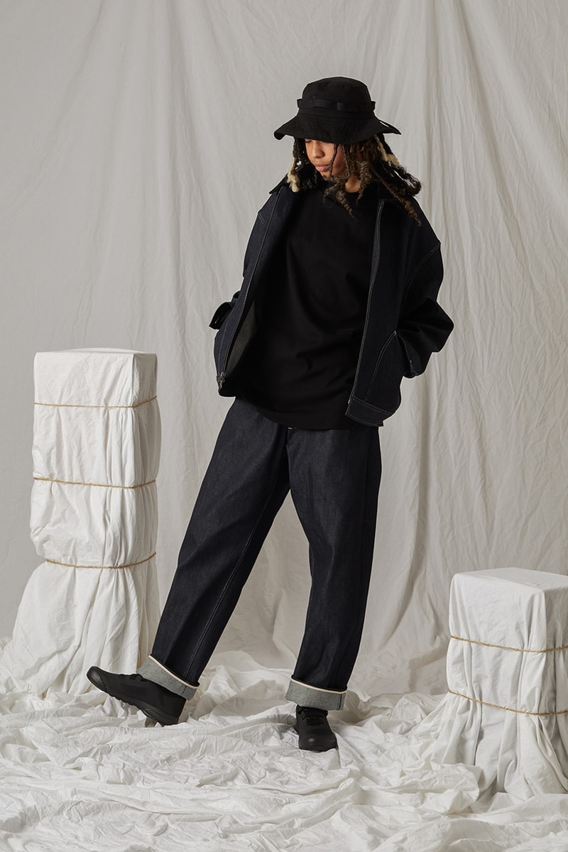 s.k. 매너 힐, 현대인의 직장 생활에 초점을 맞춘 2021 봄, 여름 컬렉션 룩북, 뉴욕 패션 브랜드, 암벽등반, 주얼리
