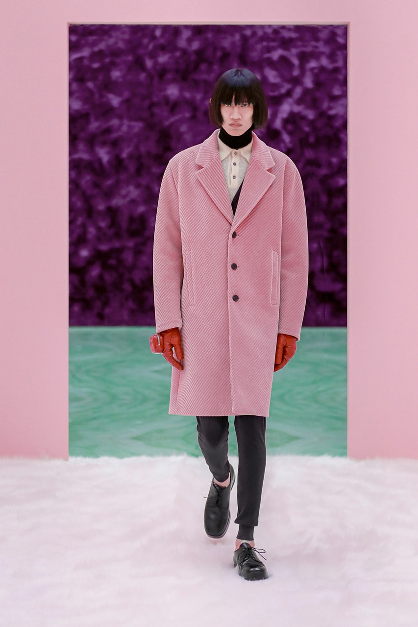 라프 시몬스가 디자인한 첫 번째 프라다 남성복 컬렉션 공개, 미우치아 프라다