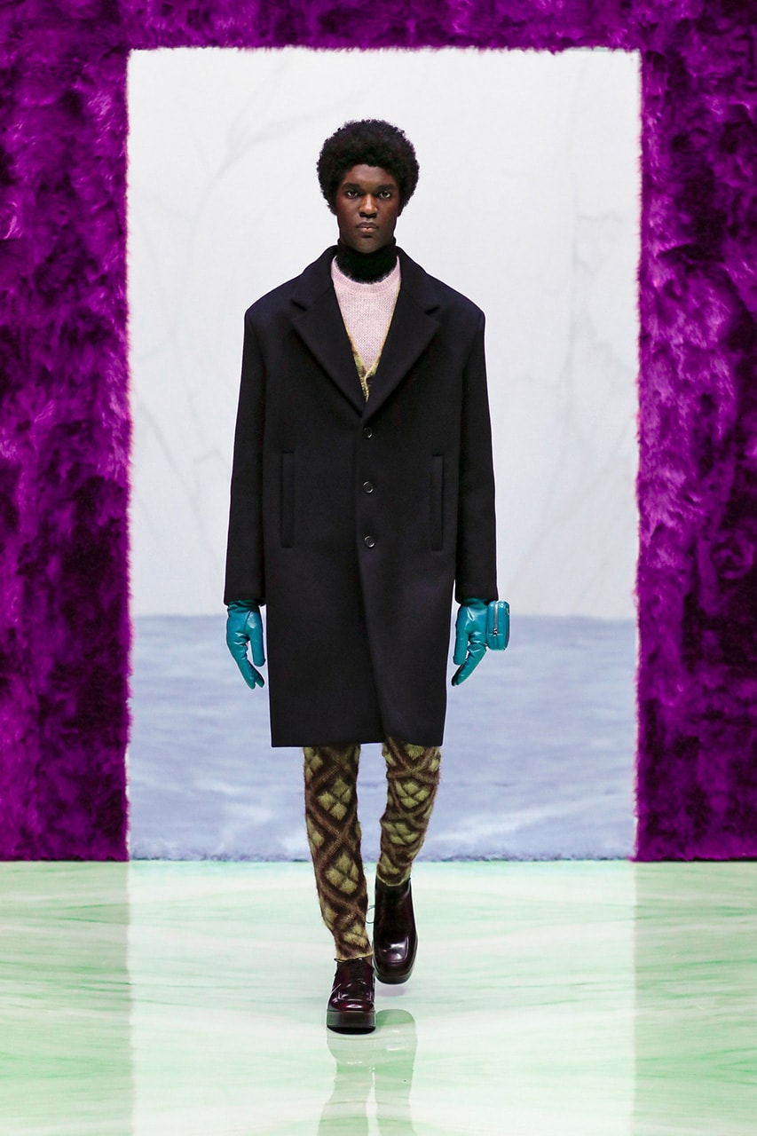 라프 시몬스가 디자인한 첫 번째 프라다 남성복 컬렉션 공개, 미우치아 프라다