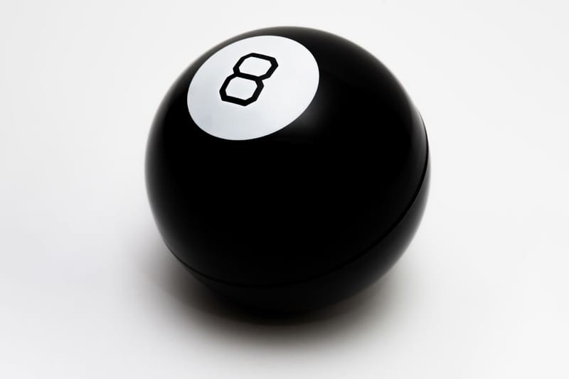 스투시, 브랜드의 상징 ‘에잇볼’을 본뜬 매직볼 및 티셔츠 출시