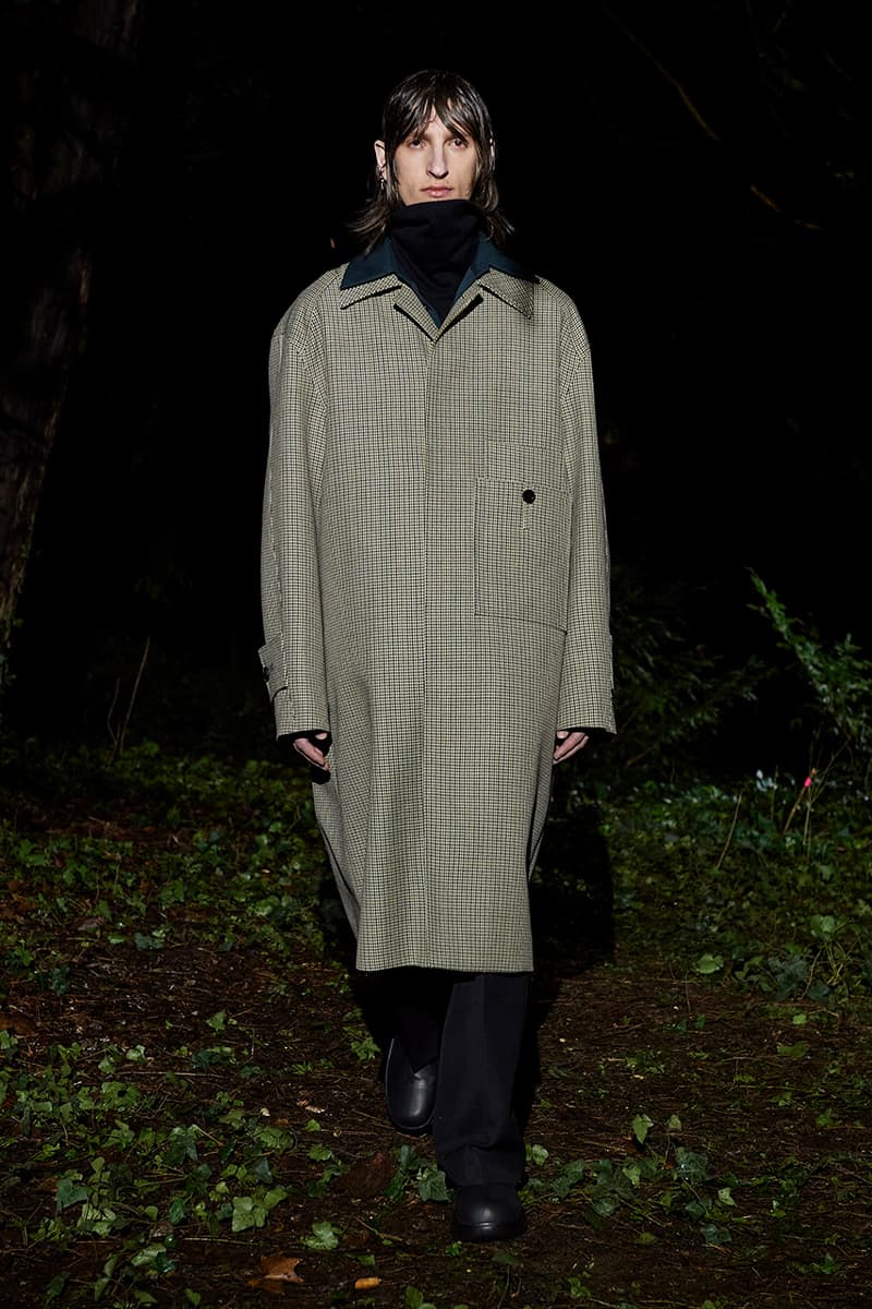 한밤중 숲에서 떠나는 환상 여행, 우영미 2021 FW 컬렉션, 파리 패션위크, 베르나르 베르베르, 여행의 책, 한국 디자이너 브랜드