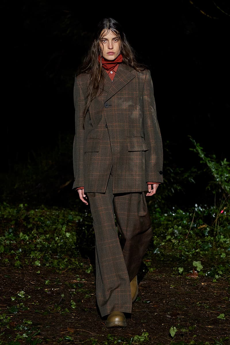 한밤중 숲에서 떠나는 환상 여행, 우영미 2021 FW 컬렉션, 파리 패션위크, 베르나르 베르베르, 여행의 책, 한국 디자이너 브랜드