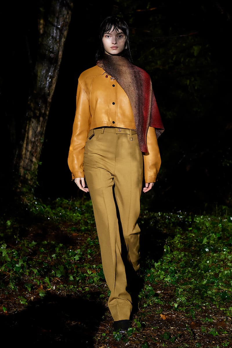 한밤중 숲에서 떠나는 환상 여행, 우영미 2021 FW 컬렉션, 파리 패션위크, 베르나르 베르베르, 여행의 책, 한국 디자이너 브랜드