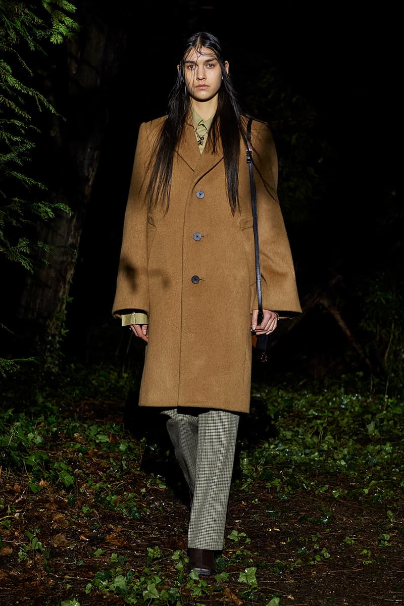 한밤중 숲에서 떠나는 환상 여행, 우영미 2021 FW 컬렉션, 파리 패션위크, 베르나르 베르베르, 여행의 책, 한국 디자이너 브랜드