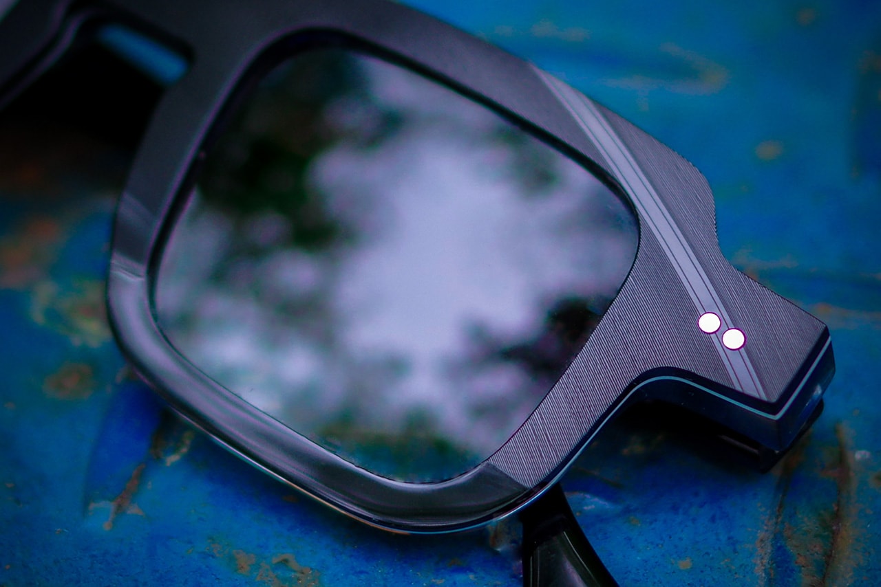 바이닐을 재활용한 ‘바이닐라이즈’의 안경은 어떻게 만들어질까?, 아이웨어, 수제