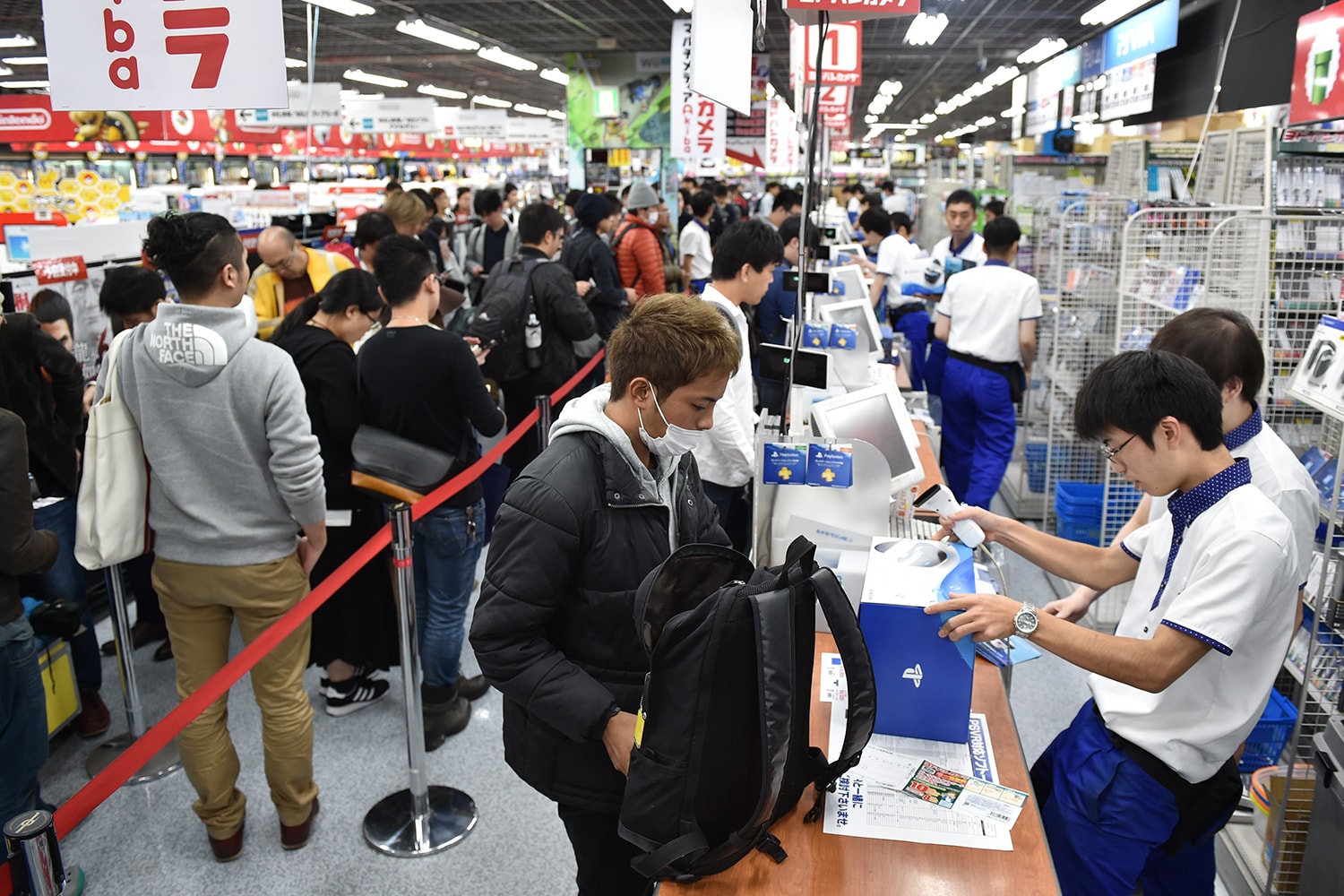 도쿄에서 플레이스테이션 5 구매를 위한 대소동이 벌어졌다, 아키하바라, 요도바시 카메라, 소니, PS5, 코로나19