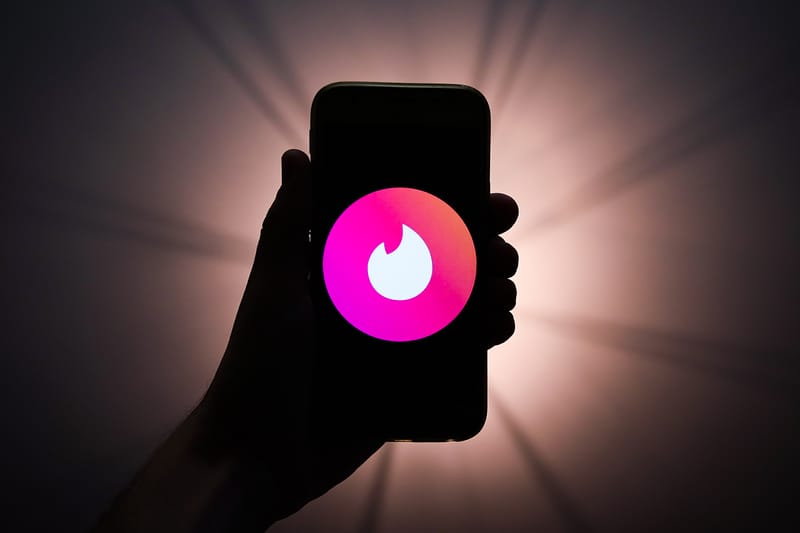 지난해 한국인이 데이팅 앱에 사용한 금액은 무려 8백30억 원 이상