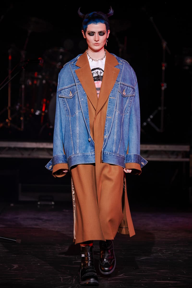 베르사체 협업 포함, 준야 와타나베 2021 FW 컬렉션 런웨이, 데이비드 보위, 퀸, 롤링 스톤스, 섹스 피스톨즈, 꼼 데 가르송, 도버 스트리트 마켓