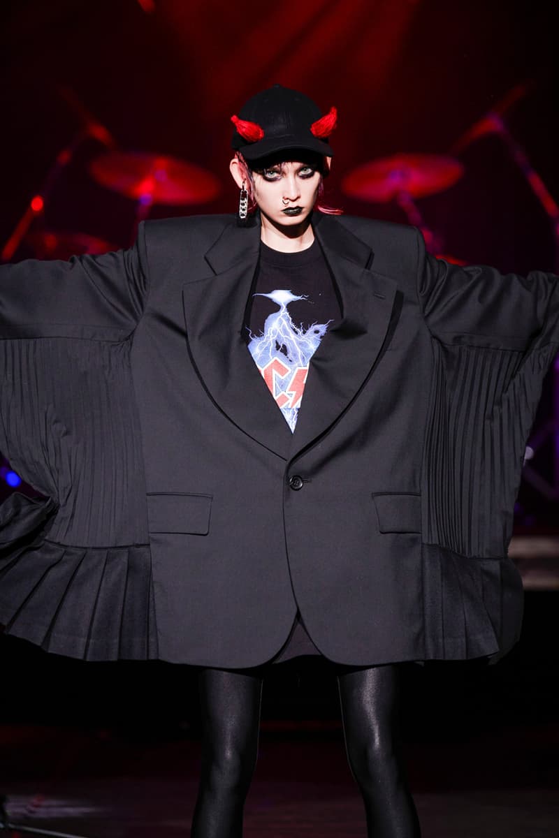 베르사체 협업 포함, 준야 와타나베 2021 FW 컬렉션 런웨이, 데이비드 보위, 퀸, 롤링 스톤스, 섹스 피스톨즈, 꼼 데 가르송, 도버 스트리트 마켓