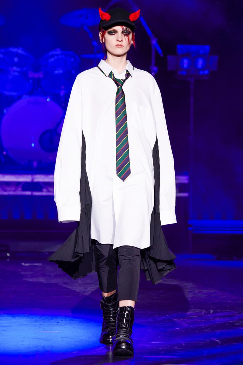 베르사체 협업 포함, 준야 와타나베 2021 FW 컬렉션 런웨이, 데이비드 보위, 퀸, 롤링 스톤스, 섹스 피스톨즈, 꼼 데 가르송, 도버 스트리트 마켓