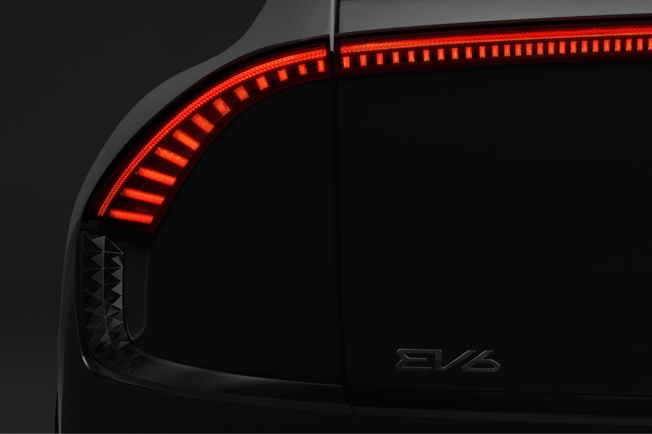 기아의 새로운 순수 전기차, ‘EV6’ 첫 티저 이미지 공개, 아이오닉 5, 현대자동차그룹, 아이오닉 5, 전기차 전용 플랫폼, E-GMP